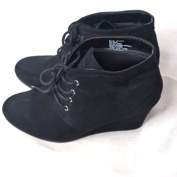 AzLILLY Shoes - AZ Lilly Heeled Black Booties size 8.5